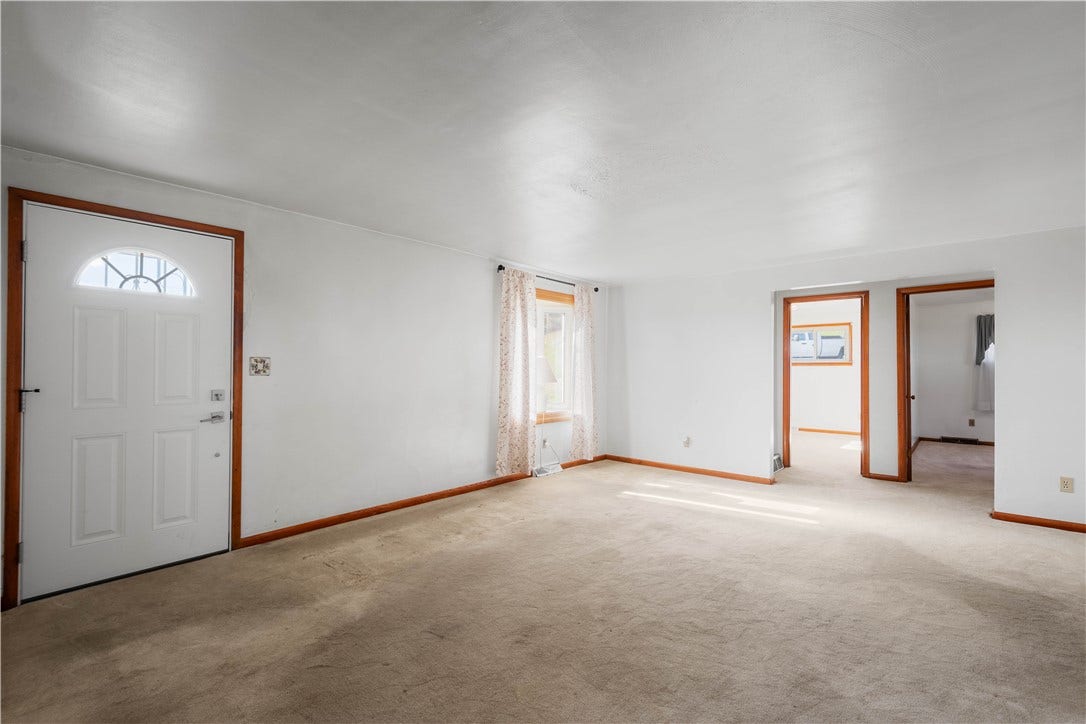 275 Hallam Rd, Washington, PA 15301