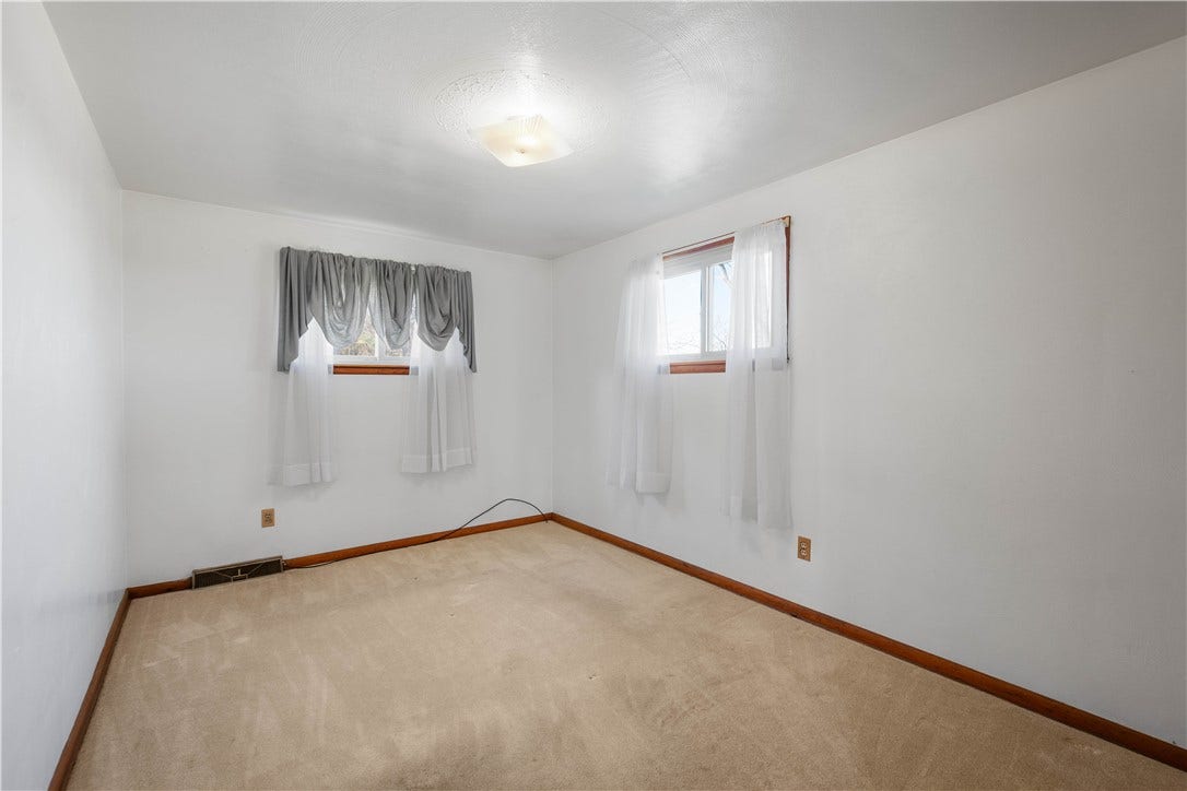 275 Hallam Rd, Washington, PA 15301
