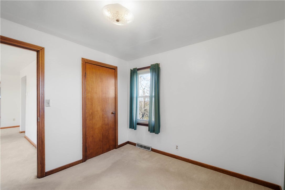 275 Hallam Rd, Washington, PA 15301