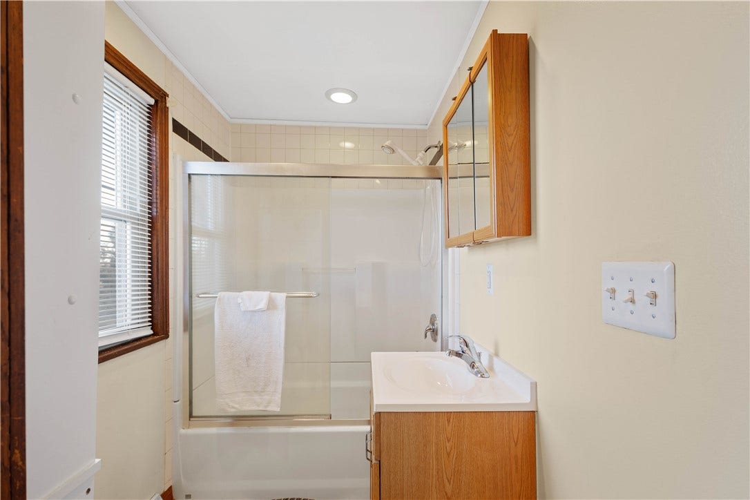275 Hallam Rd, Washington, PA 15301