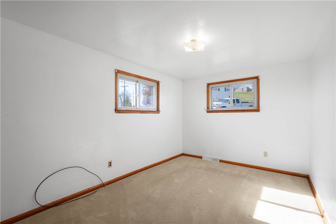 275 Hallam Rd, Washington, PA 15301