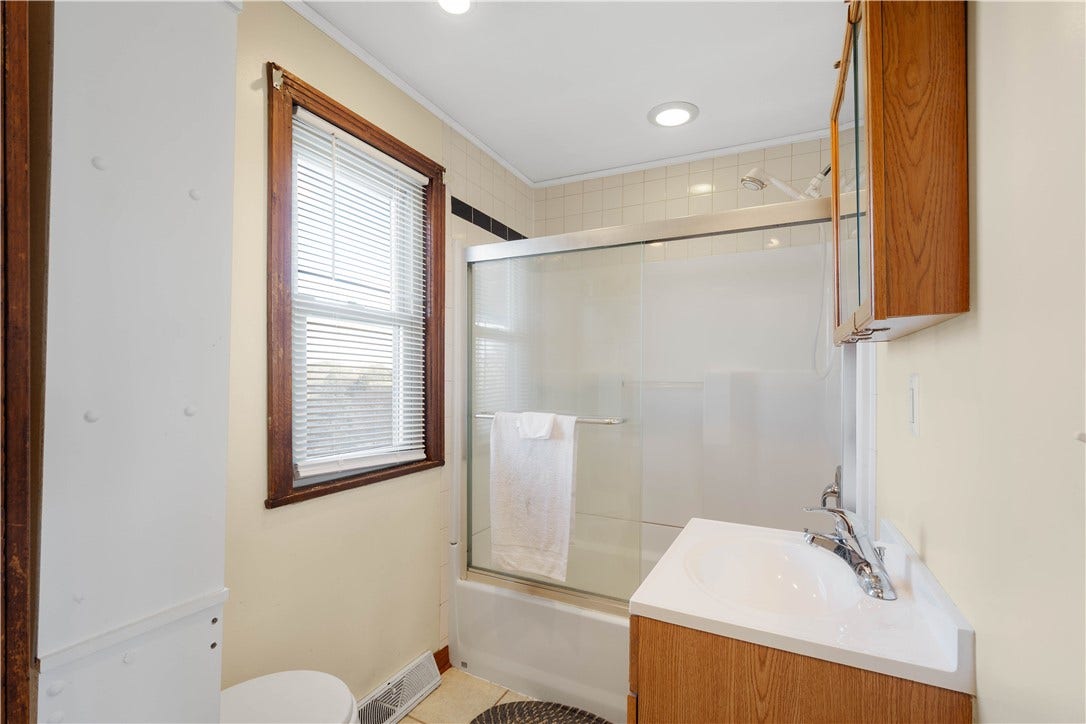 275 Hallam Rd, Washington, PA 15301