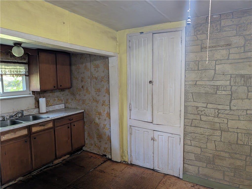 315 Telegraph Rd., Brownsville, PA 15417