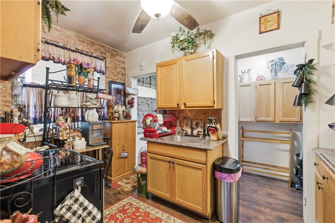 325 W Jefferson St, Butler, PA 16001