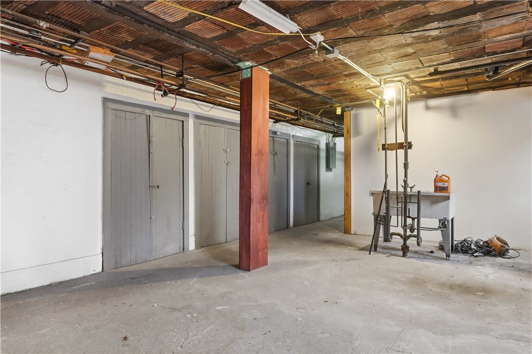 325 W Jefferson St, Butler, PA 16001