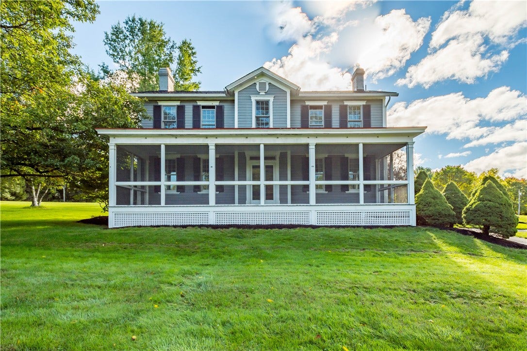 Screened in porch