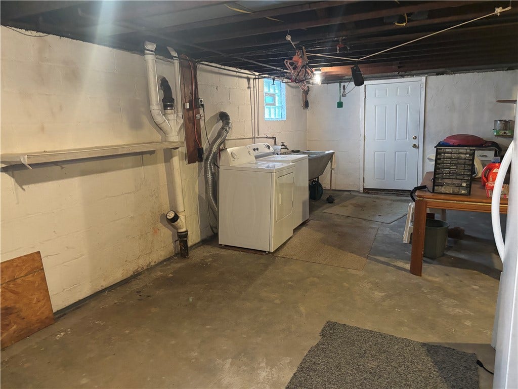 9 Woodlawn Ave, Uniontown, PA 15401