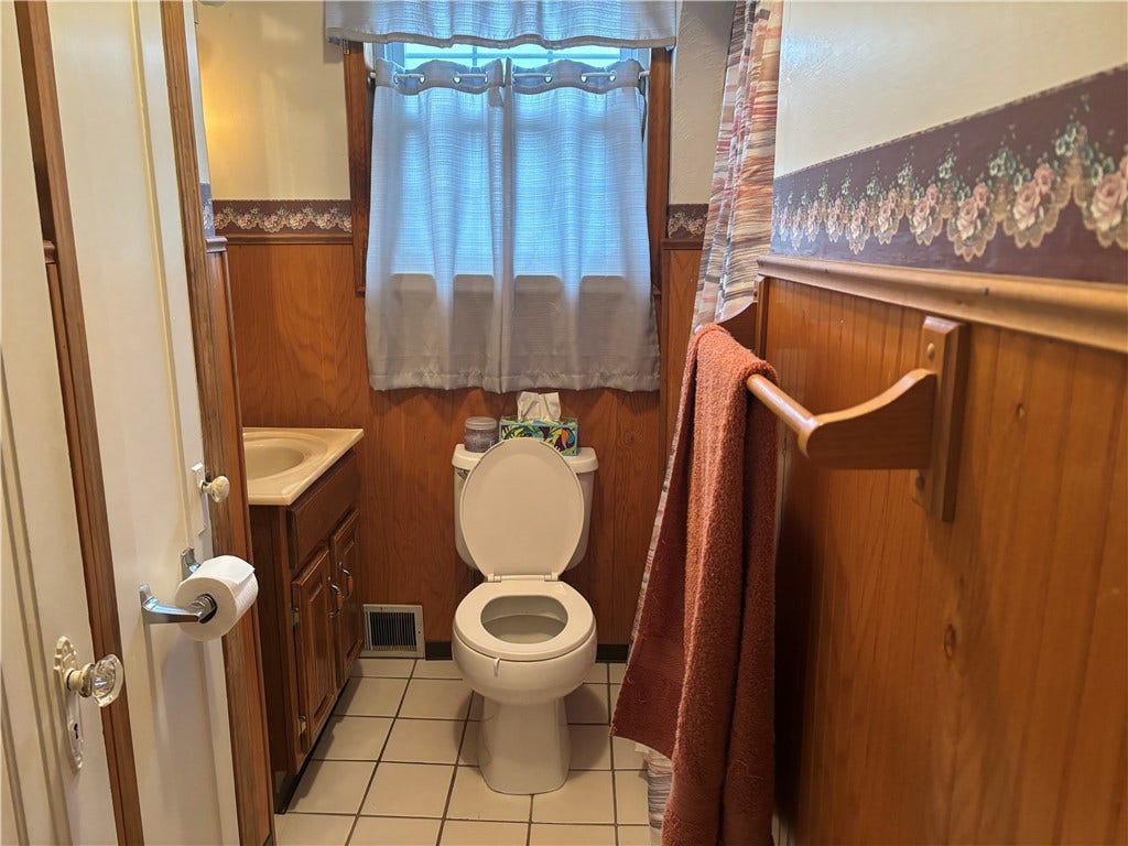 9 Woodlawn Ave, Uniontown, PA 15401