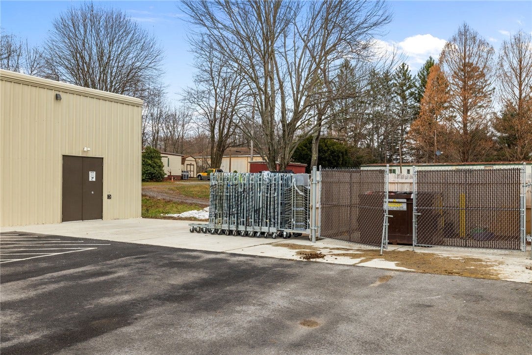 514 Greenville Rd, Mercer, PA 16137