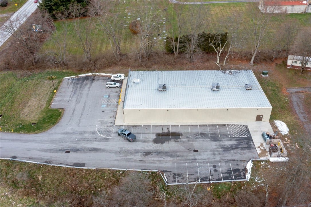 514 Greenville Rd, Mercer, PA 16137