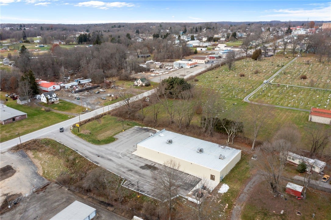 514 Greenville Rd, Mercer, PA 16137