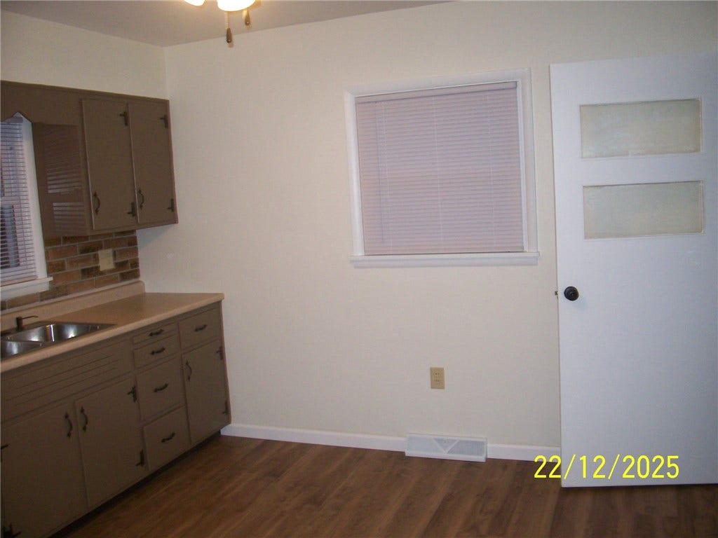 49 E 4th Ave, Latrobe, PA 15650