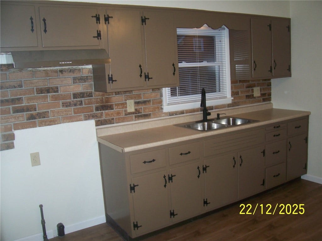 49 E 4th Ave, Latrobe, PA 15650 49 E 4th Ave, Latrobe, PA 15650