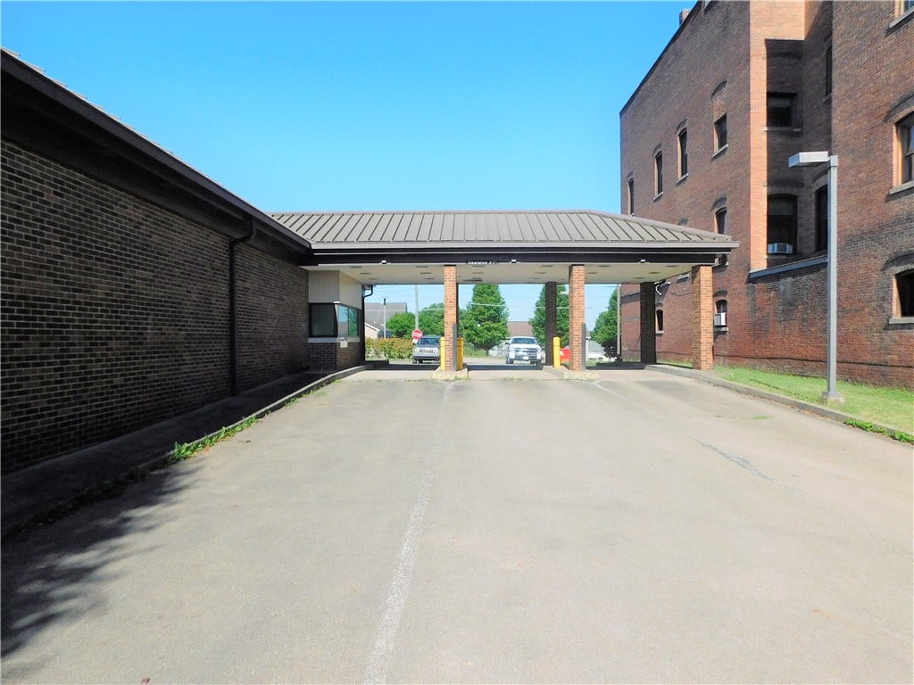 1 Main Street, Masontown, PA 15480