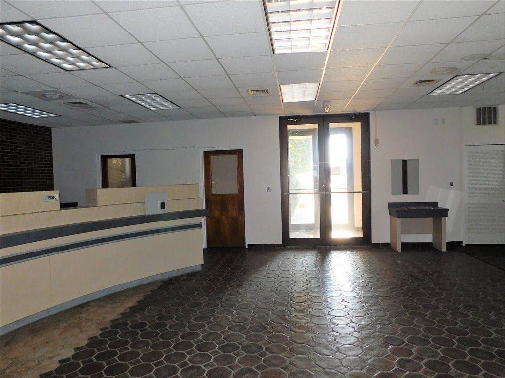 1 Main Street, Masontown, PA 15480