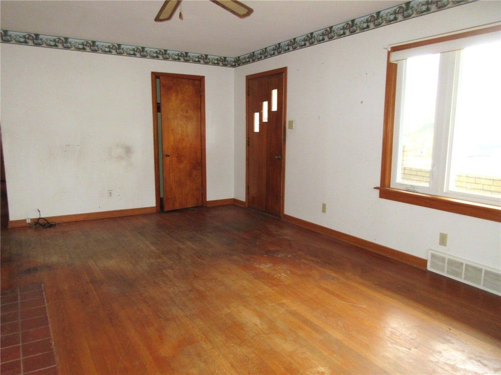 1684 E Maiden St, Washington, PA 15301