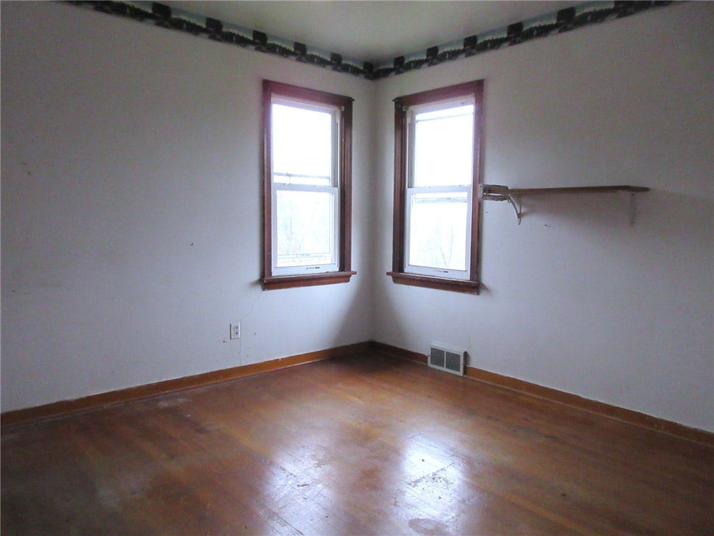 1684 E Maiden St, Washington, PA 15301