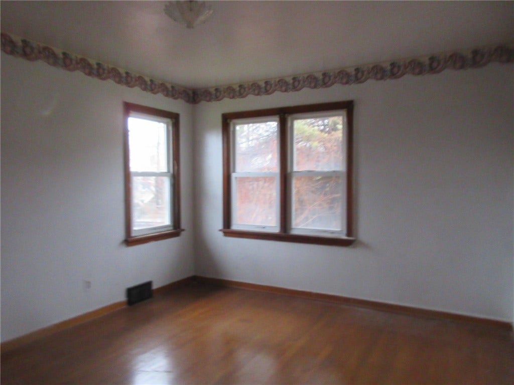 1684 E Maiden St, Washington, PA 15301