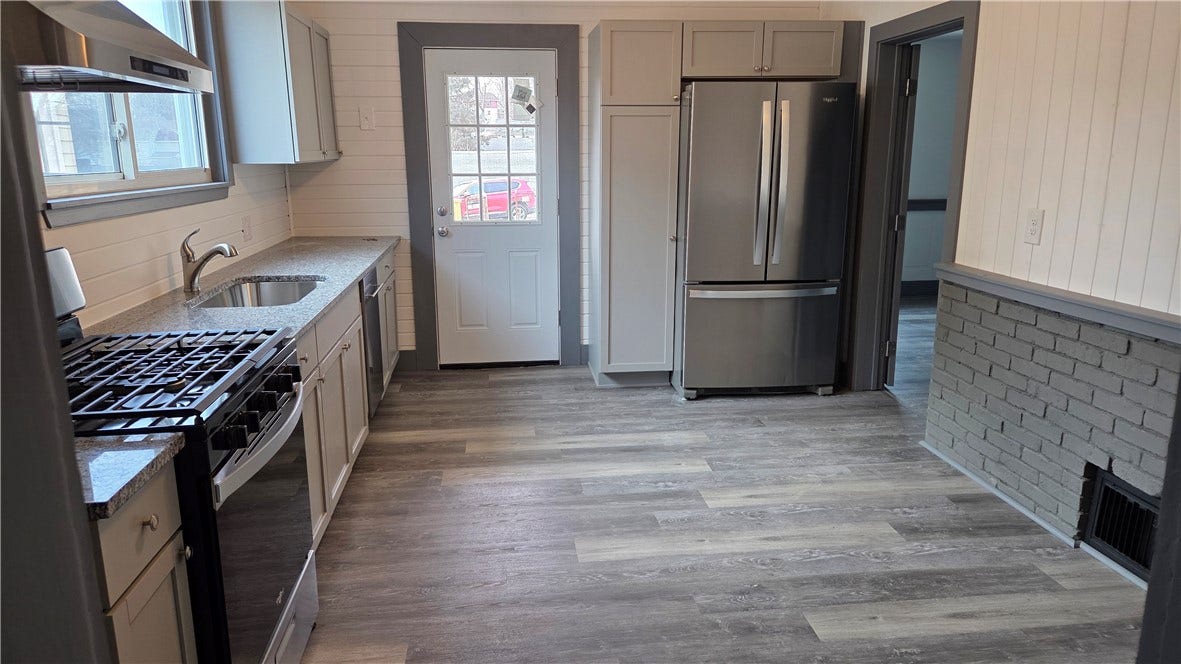 Large, new kitchen
