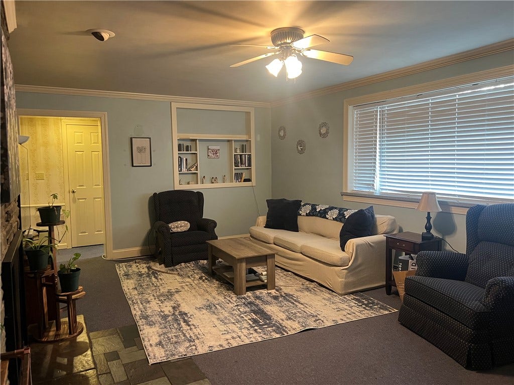 129 S Buhl Farm Drive, Hermitage, PA 16148