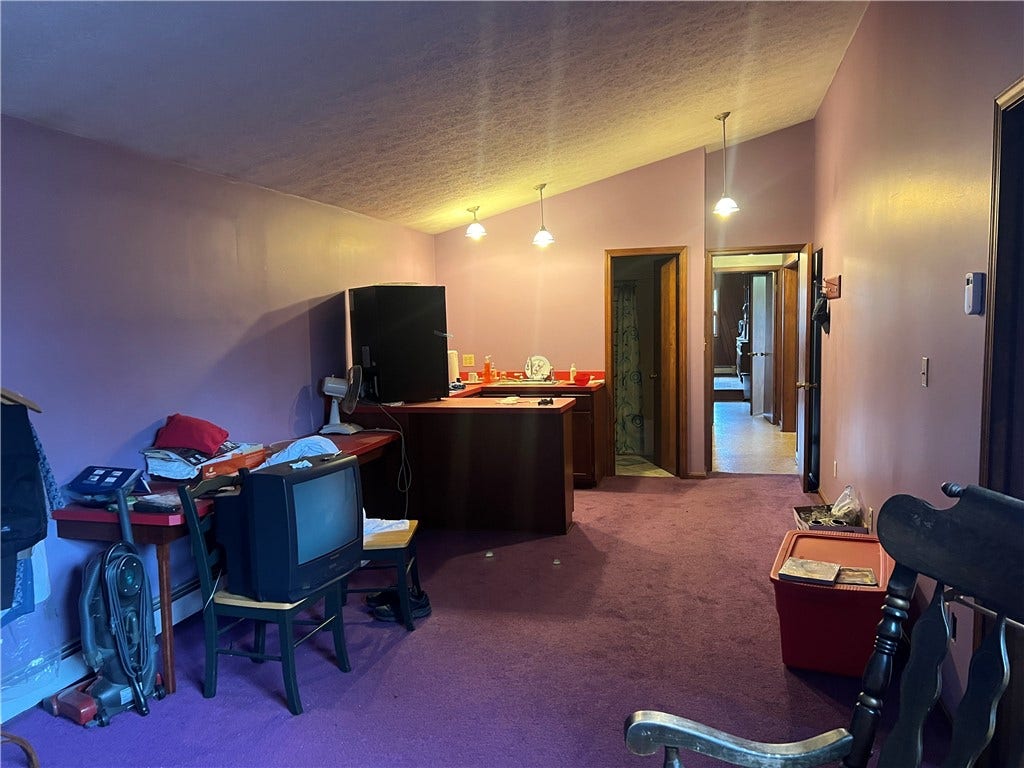 129 S Buhl Farm Drive, Hermitage, PA 16148