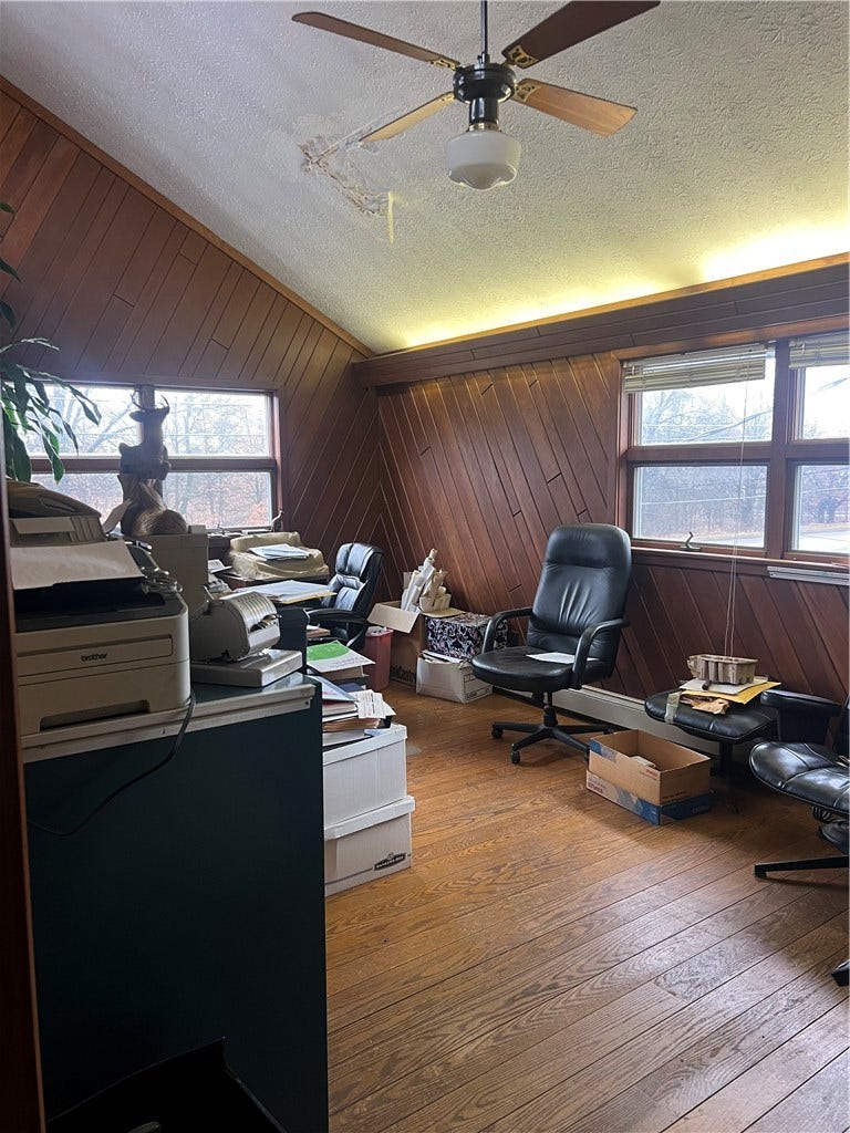 129 S Buhl Farm Drive, Hermitage, PA 16148