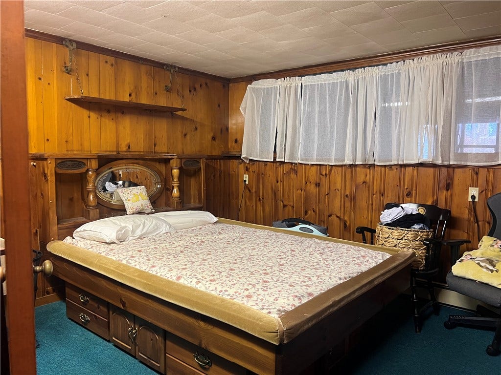 129 S Buhl Farm Drive, Hermitage, PA 16148