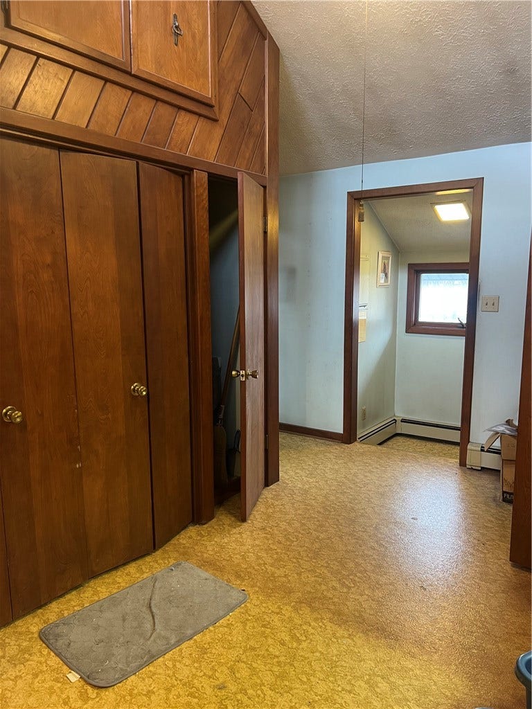 129 S Buhl Farm Drive, Hermitage, PA 16148