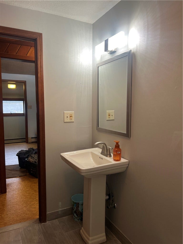 129 S Buhl Farm Drive, Hermitage, PA 16148