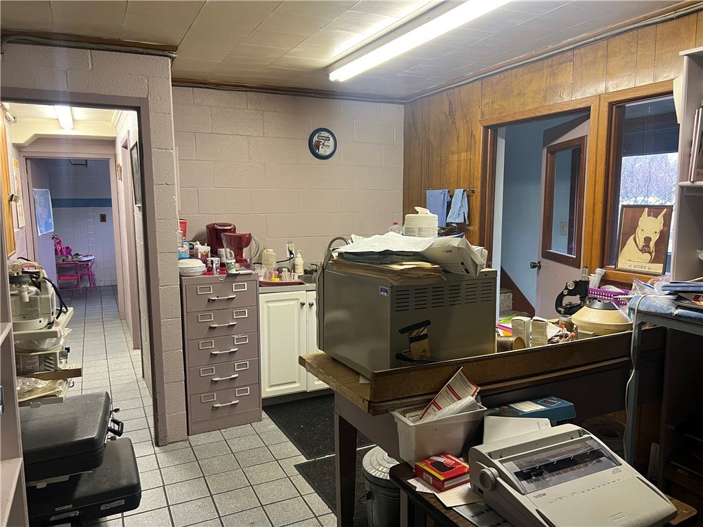 129 S Buhl Farm Drive, Hermitage, PA 16148