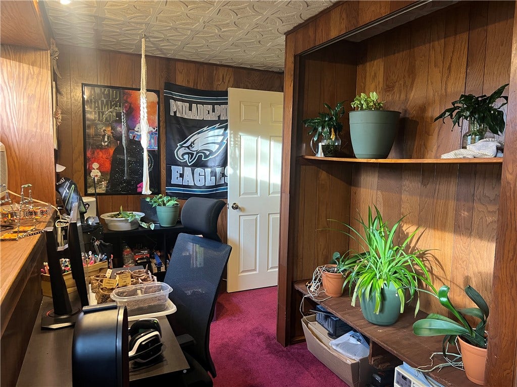 129 S Buhl Farm Drive, Hermitage, PA 16148