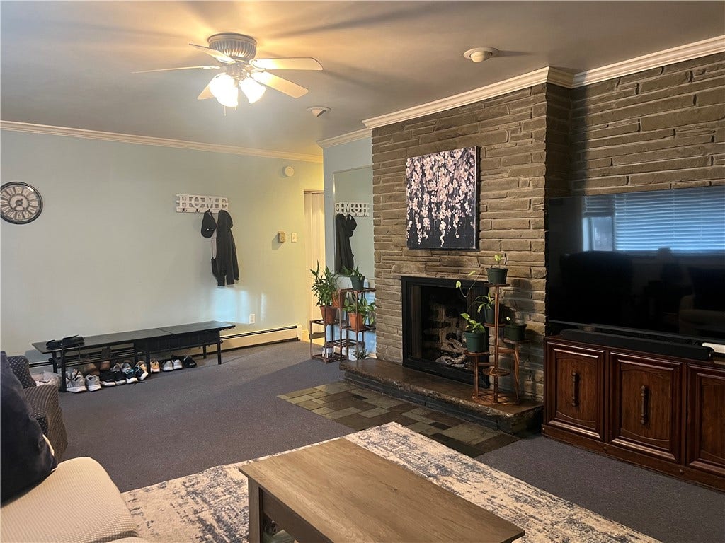 129 S Buhl Farm Drive, Hermitage, PA 16148