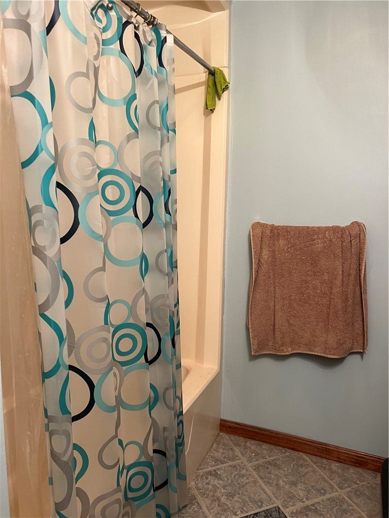 129 S Buhl Farm Drive, Hermitage, PA 16148