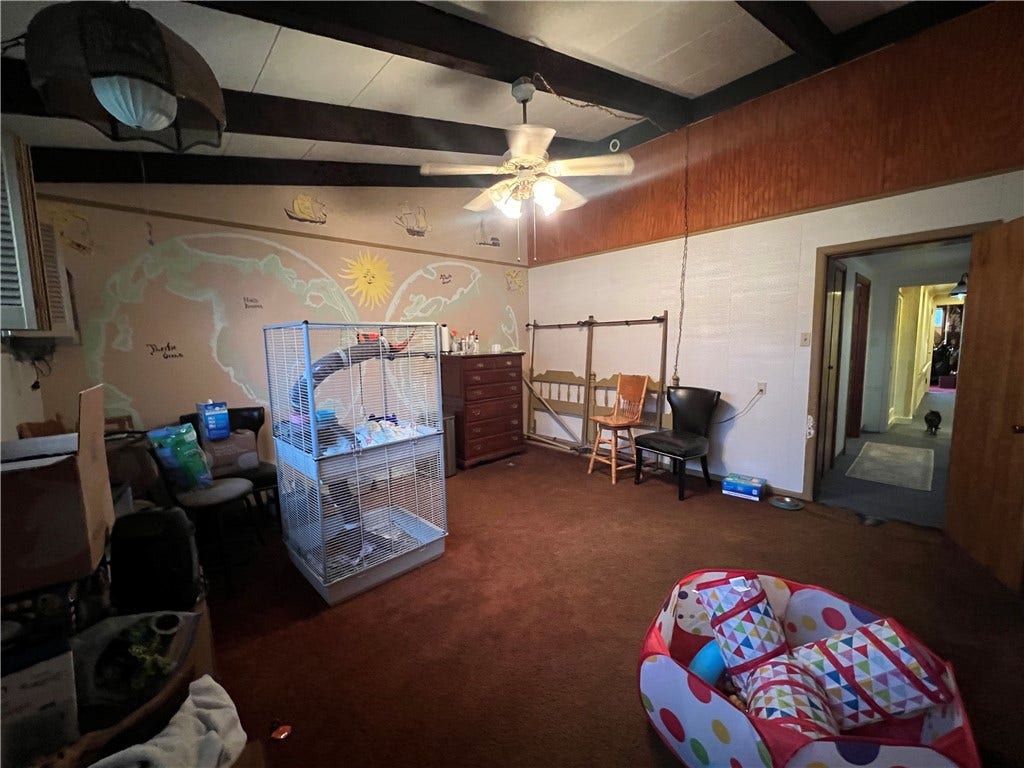 129 S Buhl Farm Drive, Hermitage, PA 16148