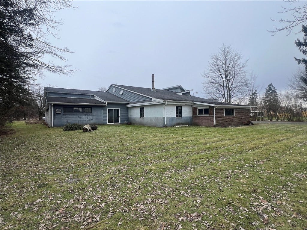 129 S Buhl Farm Drive, Hermitage, PA 16148