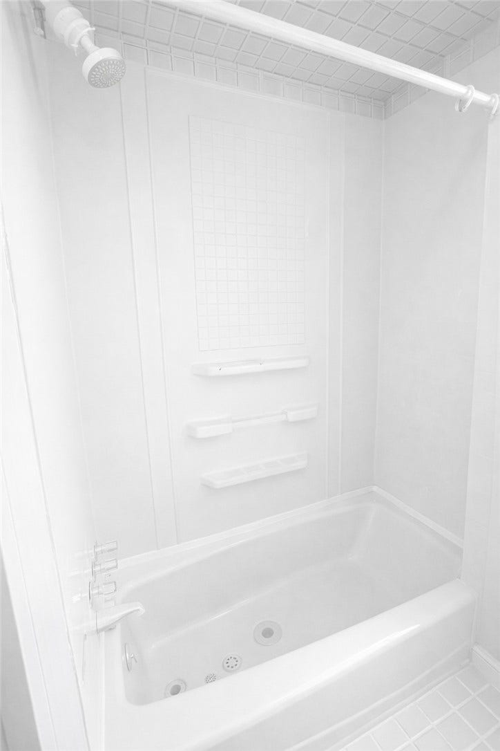 343 46th St, Lawrenceville, PA 15201 Shower and tub rendering