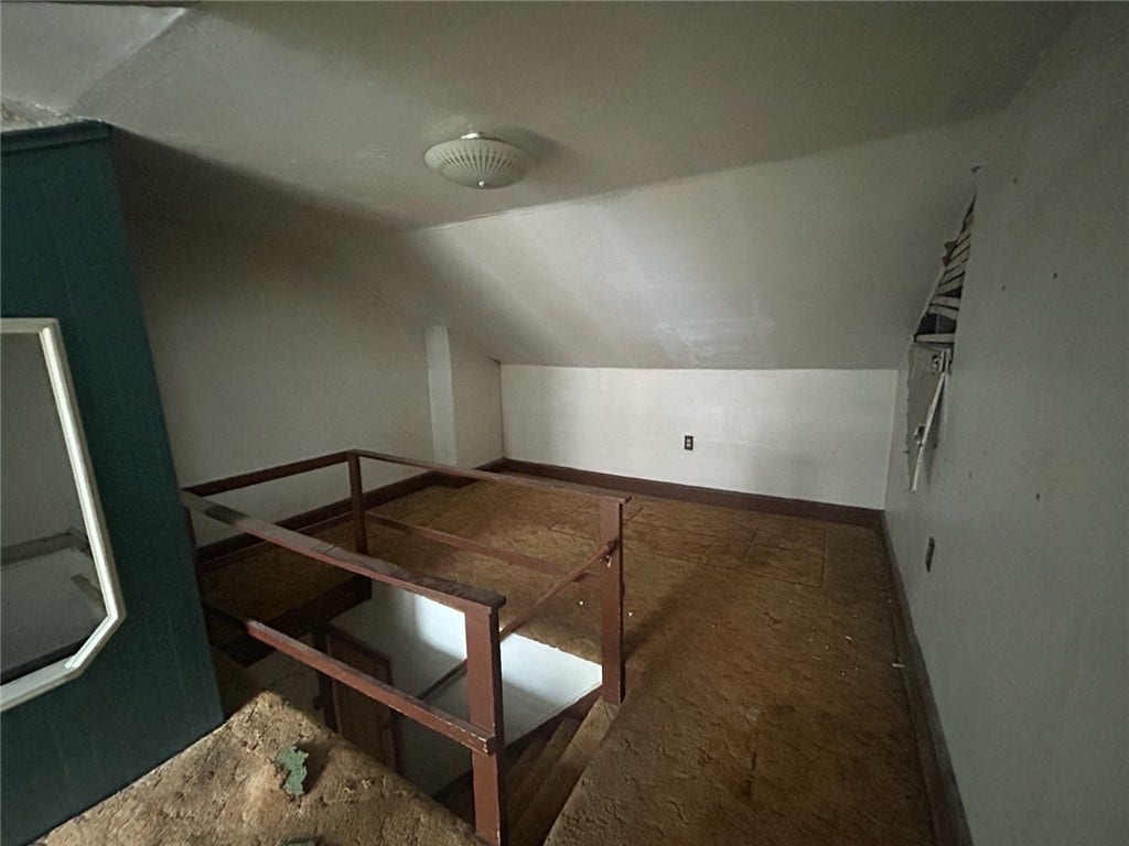 343 46th St, Lawrenceville, PA 15201 Third floor loft