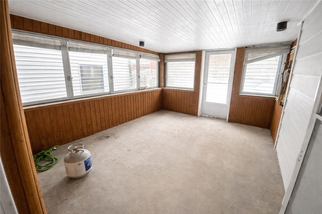 343 46th St, Lawrenceville, PA 15201 Sunroom