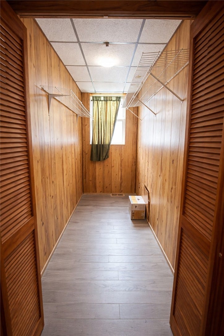 343 46th St, Lawrenceville, PA 15201 Walk in closet space