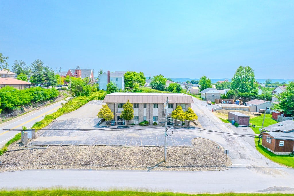 1027 W Main St, Mount Pleasant, PA 15666