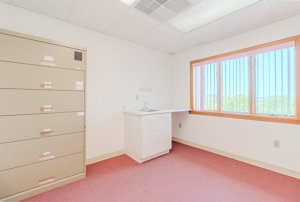 1027 W Main St, Mount Pleasant, PA 15666