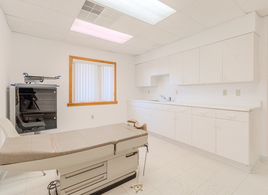 1027 W Main St, Mount Pleasant, PA 15666