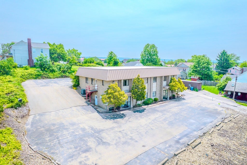 1027 W Main St, Mount Pleasant, PA 15666
