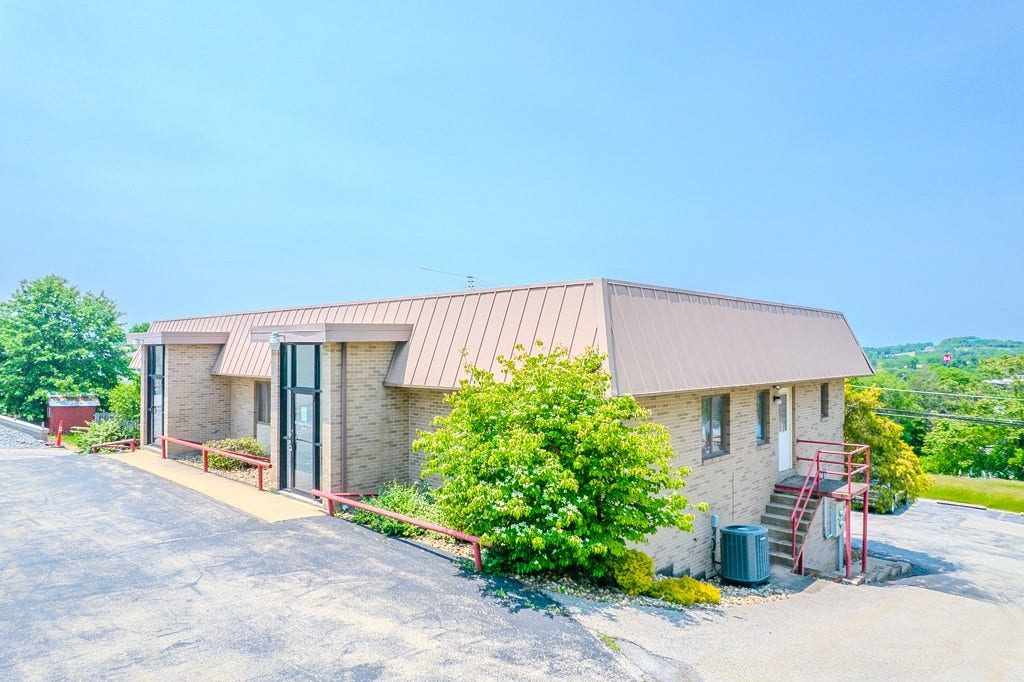 1027 W Main St, Mount Pleasant, PA 15666
