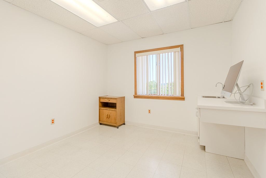 1027 W Main St, Mount Pleasant, PA 15666