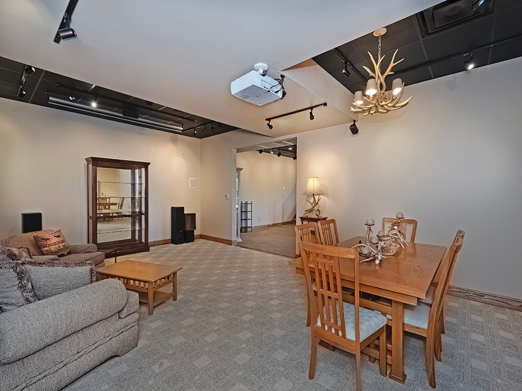 166 McKay Rd, Saxonburg, PA 16056