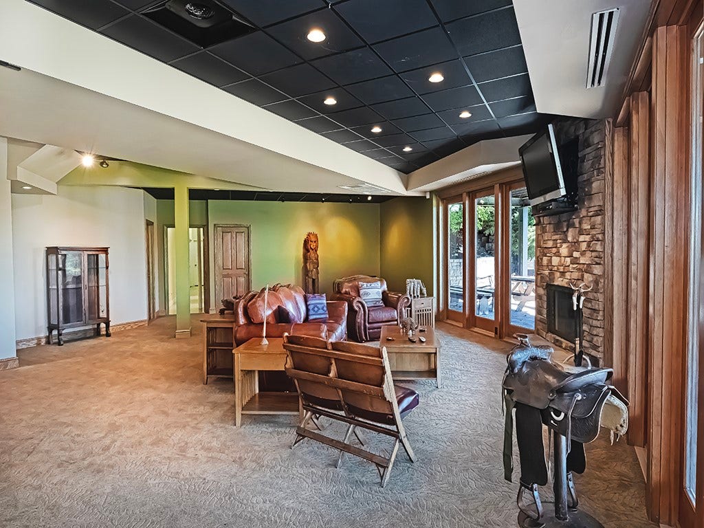 166 McKay Rd, Saxonburg, PA 16056