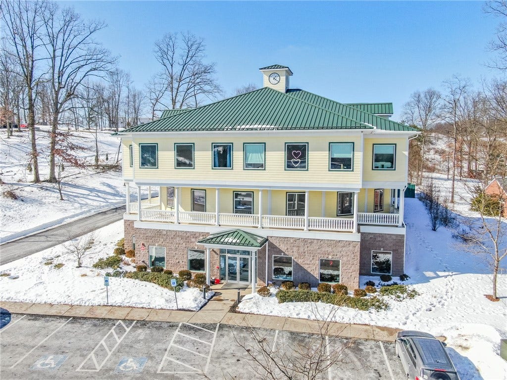 518 Myoma Rd, Mars, PA 16046