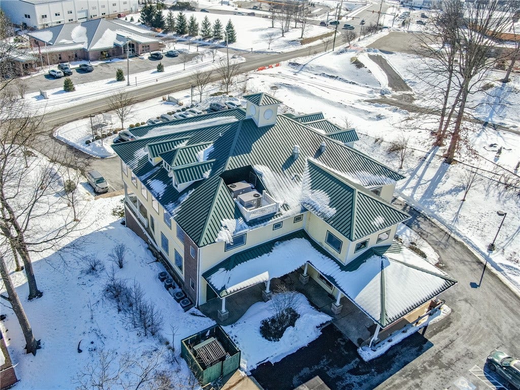 518 Myoma Rd, Mars, PA 16046