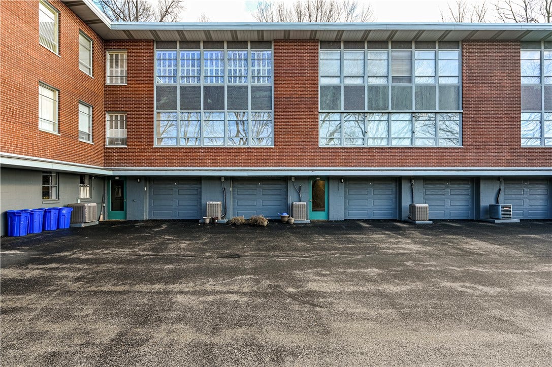 INTEGRAL GARAGE DOOR AREA AROUND BACK